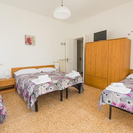 Casa Violetta Bed & Breakfast Marina di Massa Kültér fotó