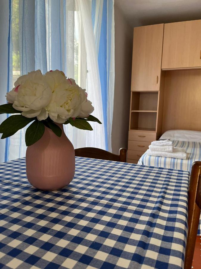 Casa Violetta Bed & Breakfast Marina di Massa Kültér fotó
