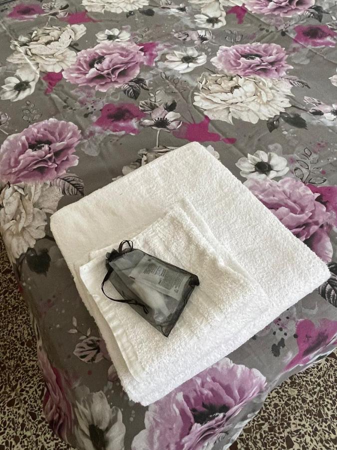 Casa Violetta Bed & Breakfast Marina di Massa Kültér fotó