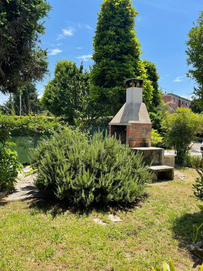 Casa Violetta Bed & Breakfast Marina di Massa Kültér fotó