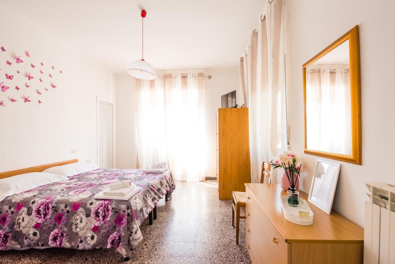 Casa Violetta Bed & Breakfast Marina di Massa Kültér fotó