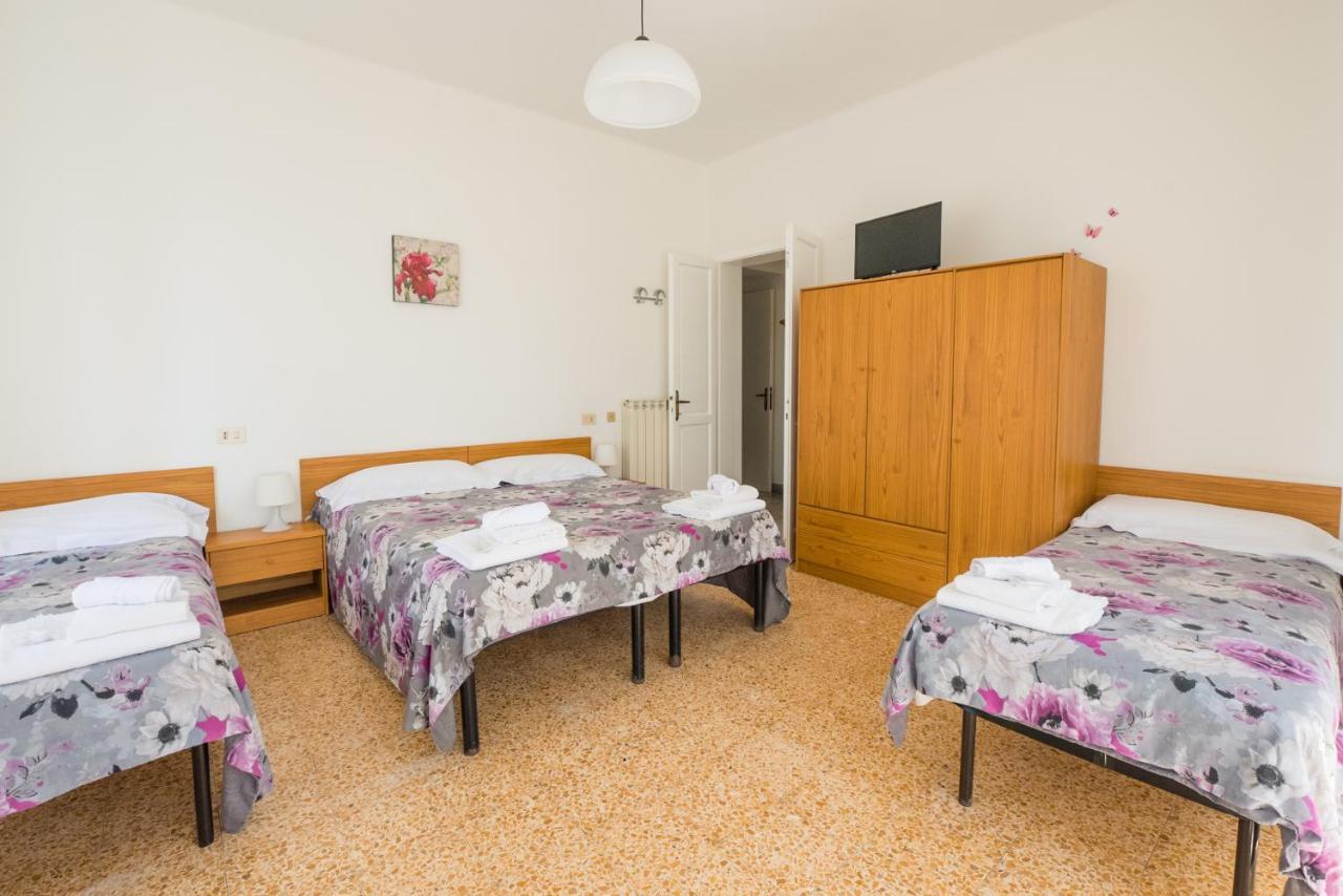 Casa Violetta Bed & Breakfast Marina di Massa Kültér fotó