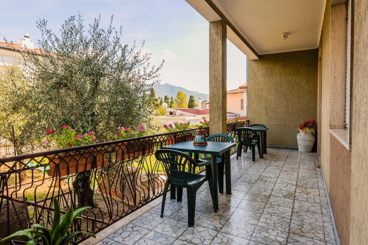 Casa Violetta Bed & Breakfast Marina di Massa Kültér fotó