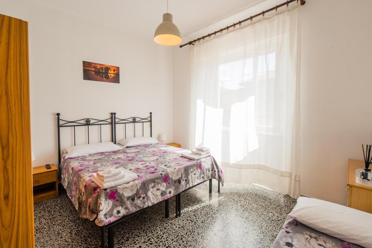 Casa Violetta Bed & Breakfast Marina di Massa Kültér fotó