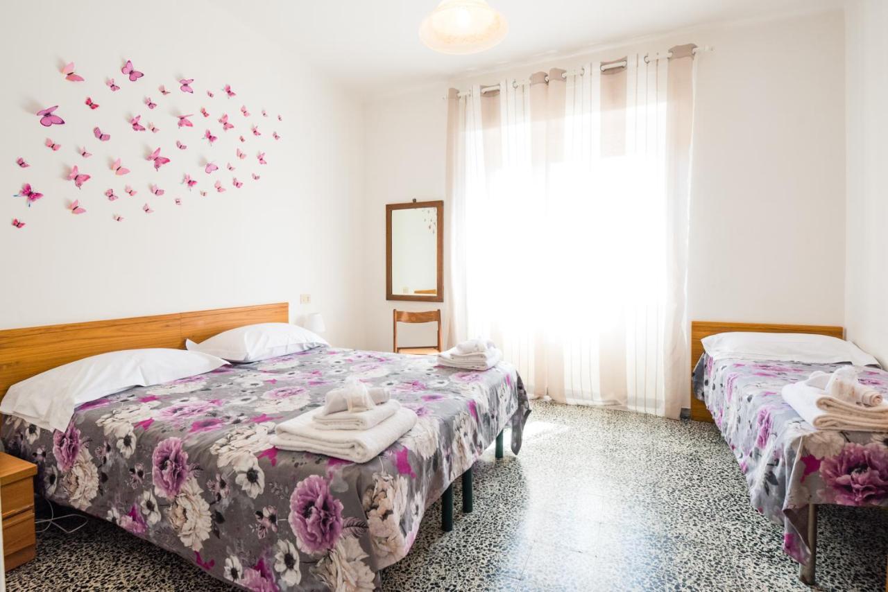 Casa Violetta Bed & Breakfast Marina di Massa Kültér fotó