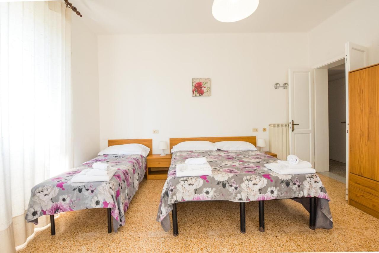 Casa Violetta Bed & Breakfast Marina di Massa Kültér fotó