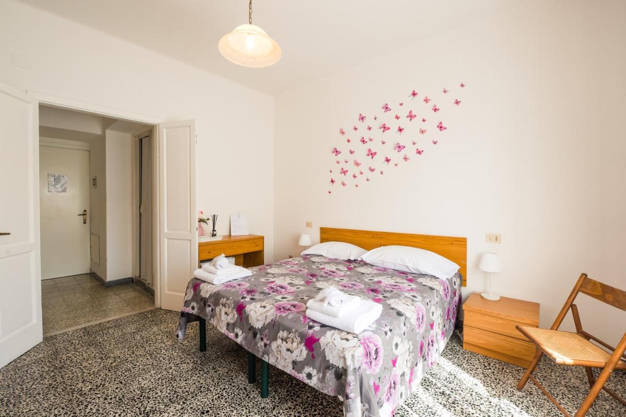 Casa Violetta Bed & Breakfast Marina di Massa Kültér fotó