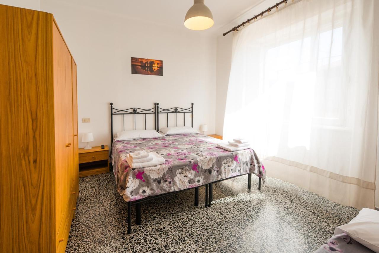 Casa Violetta Bed & Breakfast Marina di Massa Kültér fotó