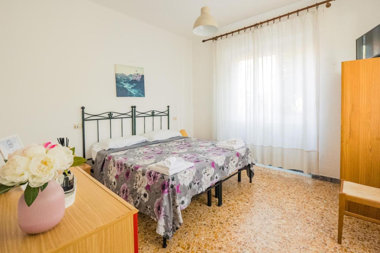 Casa Violetta Bed & Breakfast Marina di Massa Kültér fotó