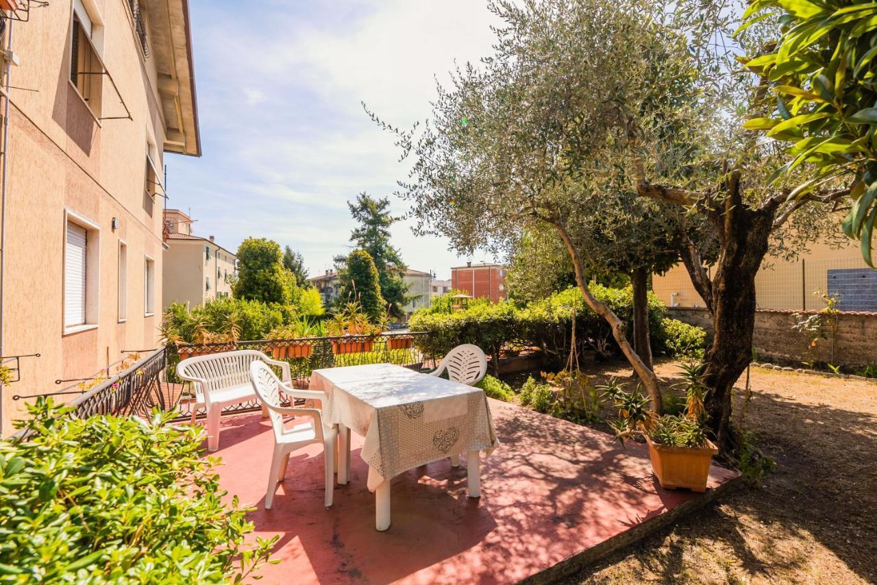 Casa Violetta Bed & Breakfast Marina di Massa Kültér fotó