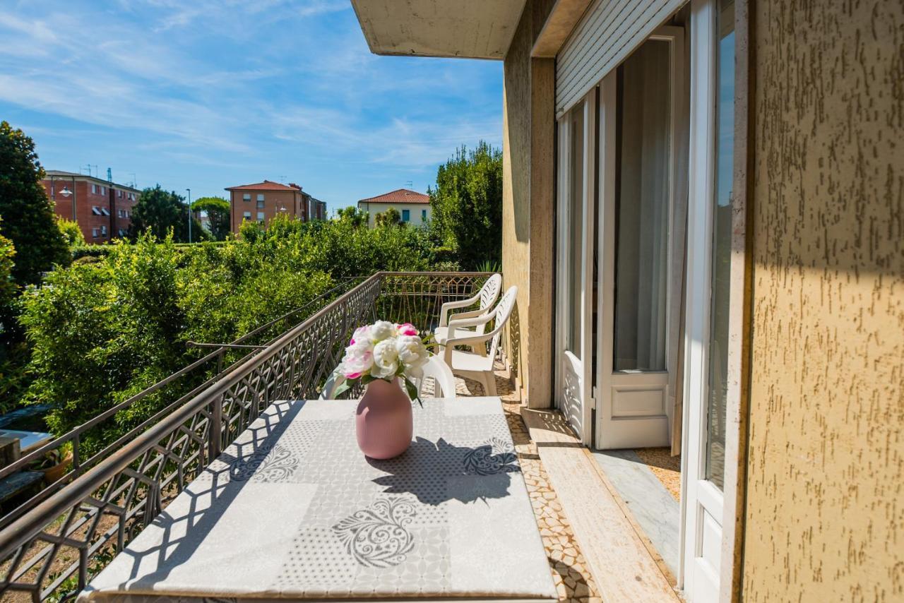 Casa Violetta Bed & Breakfast Marina di Massa Kültér fotó