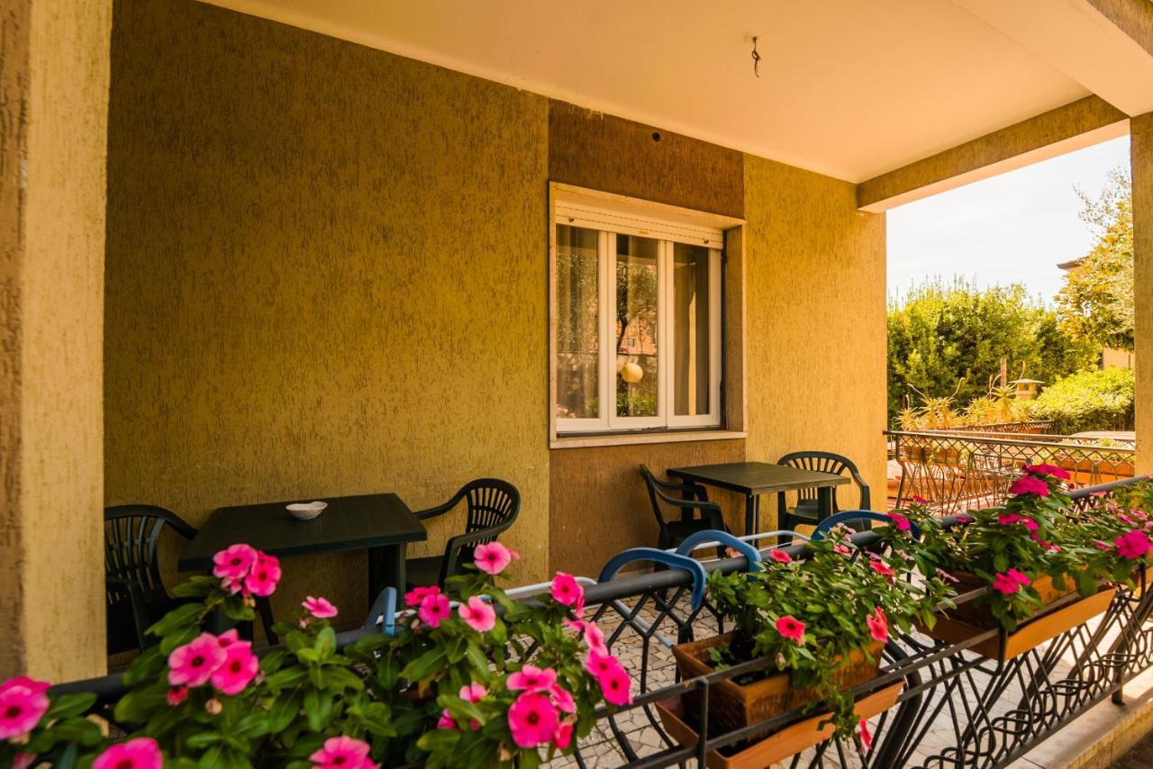 Casa Violetta Bed & Breakfast Marina di Massa Kültér fotó