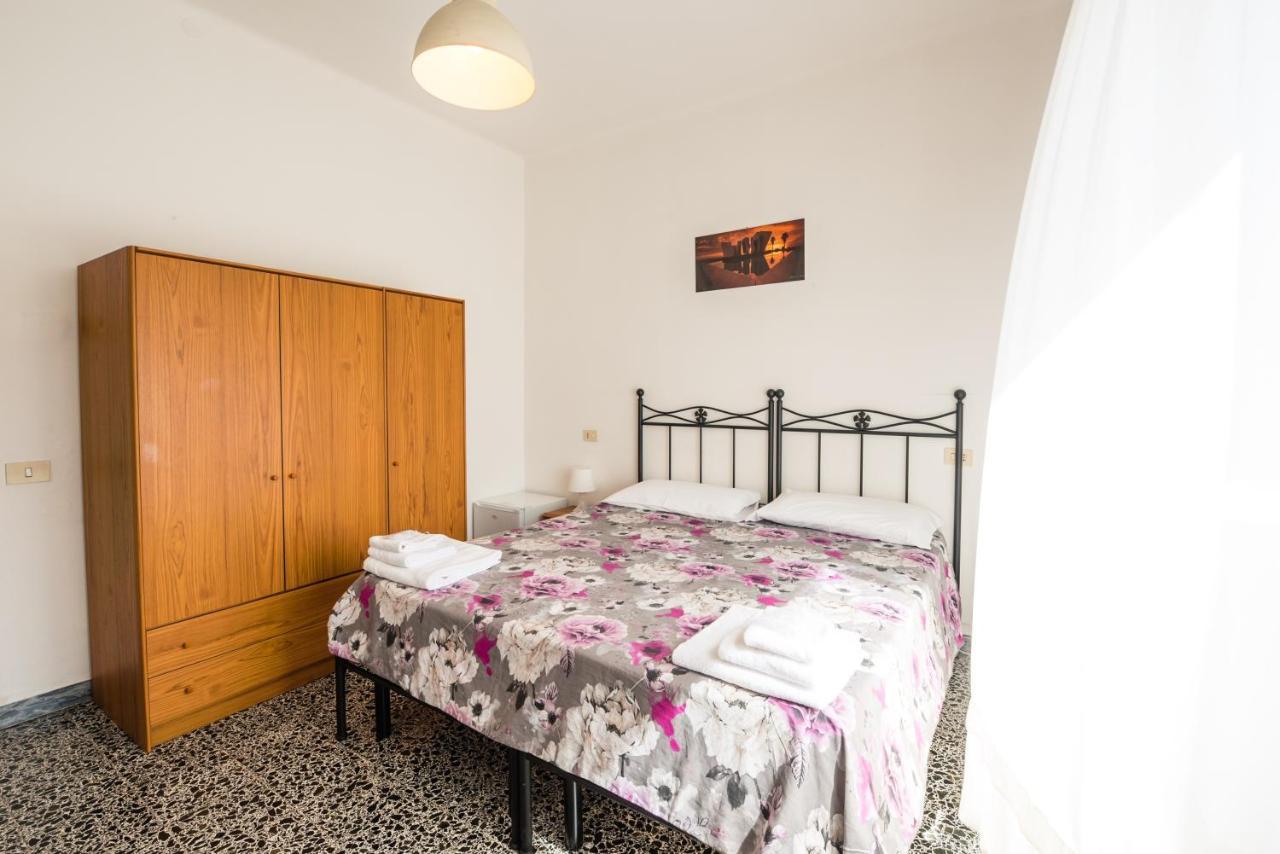 Casa Violetta Bed & Breakfast Marina di Massa Kültér fotó